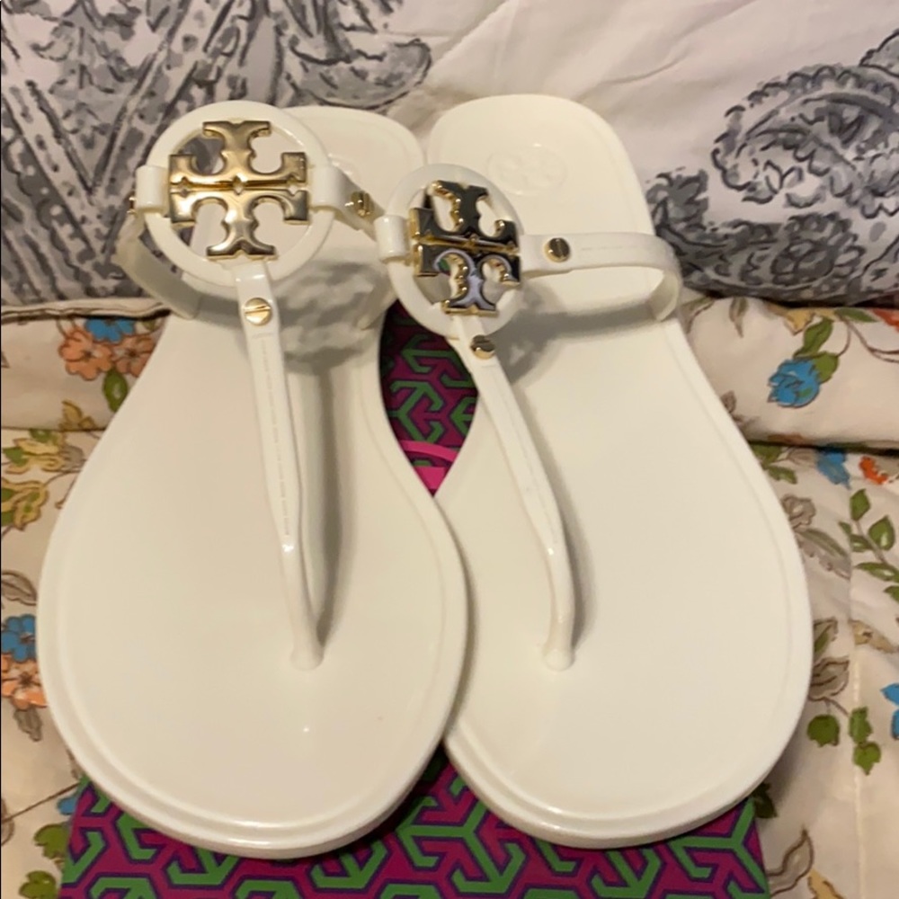 NWB Mini Miller Flat  Ivory Tory Thongs!!